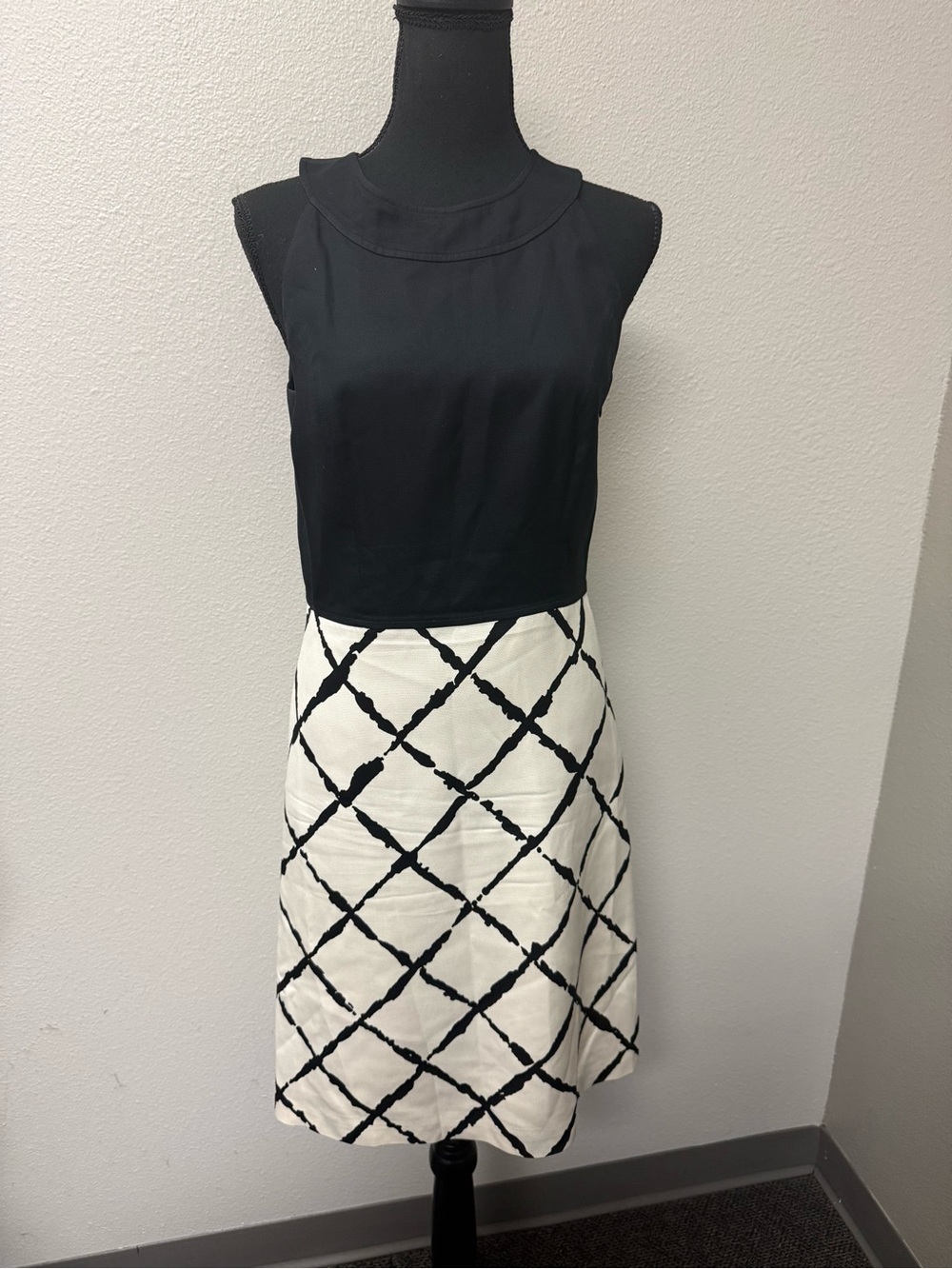 Ann Taylor Colorblock Sheath Dress Black Cream Windowpane Career Size 4 Chic - Picture 3 of 11